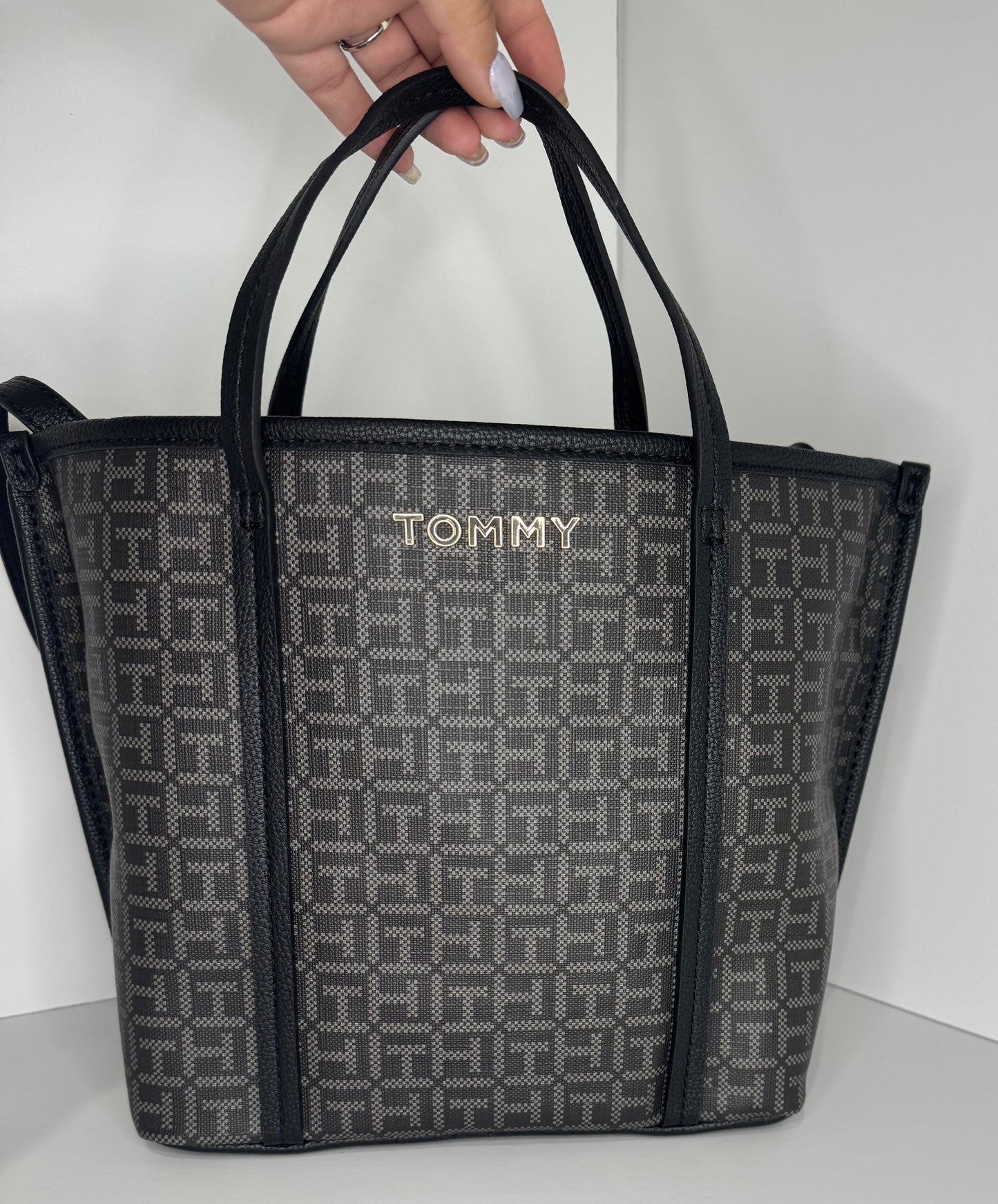 TOMMY HILFIGER (LARGE)